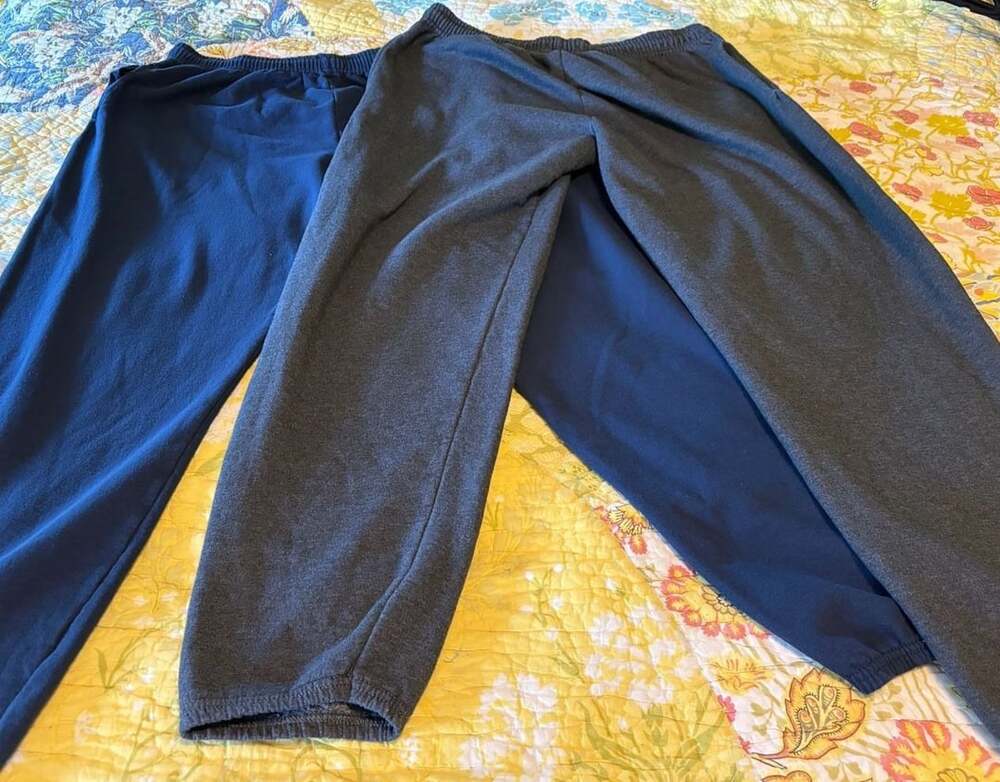 EUC 2 men’s Athletic Works Sweatpants Dark Gray & navy blue Pockets, XL